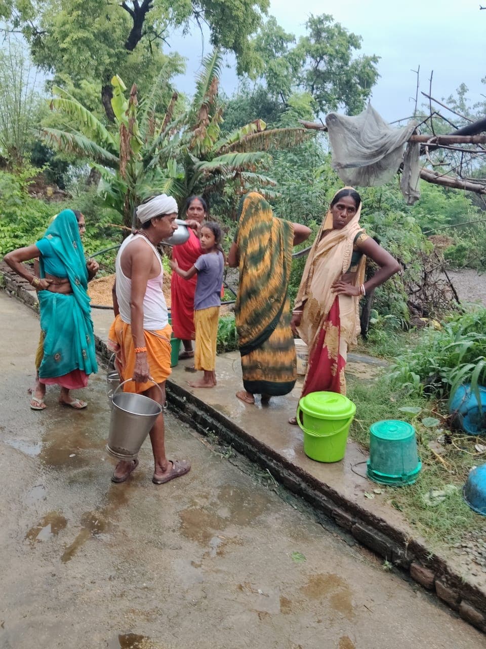 औरंगाबाद में नल-जल योजना बंद होने से पेयजल संकट गहराया, चापाकल से पानी लेने के लिए लग रही लंबी कतार