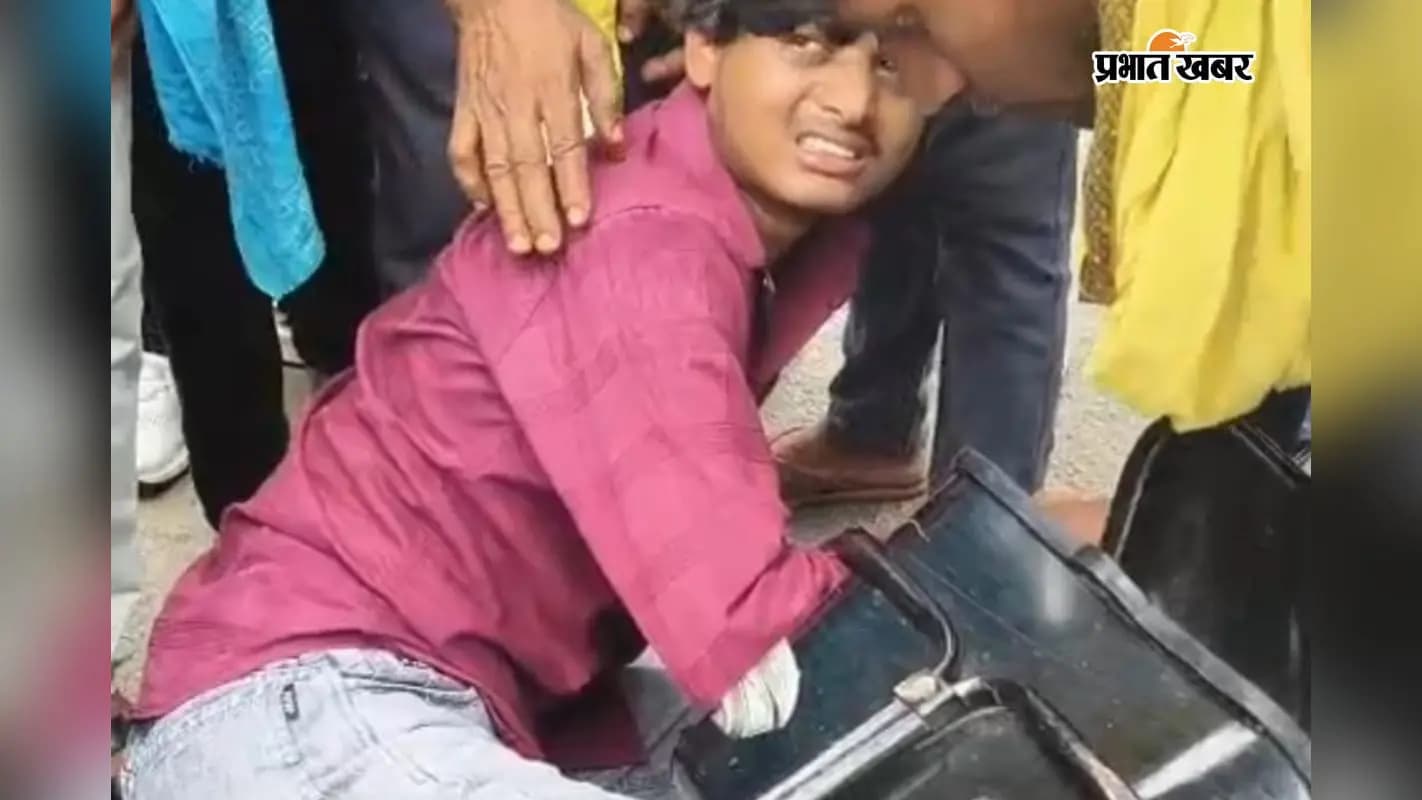 दो बाइक की टक्कर, एक बाइक सवार युवक घायल दो बाइक की टक्कर, एक बाइक सवार युवक घायल