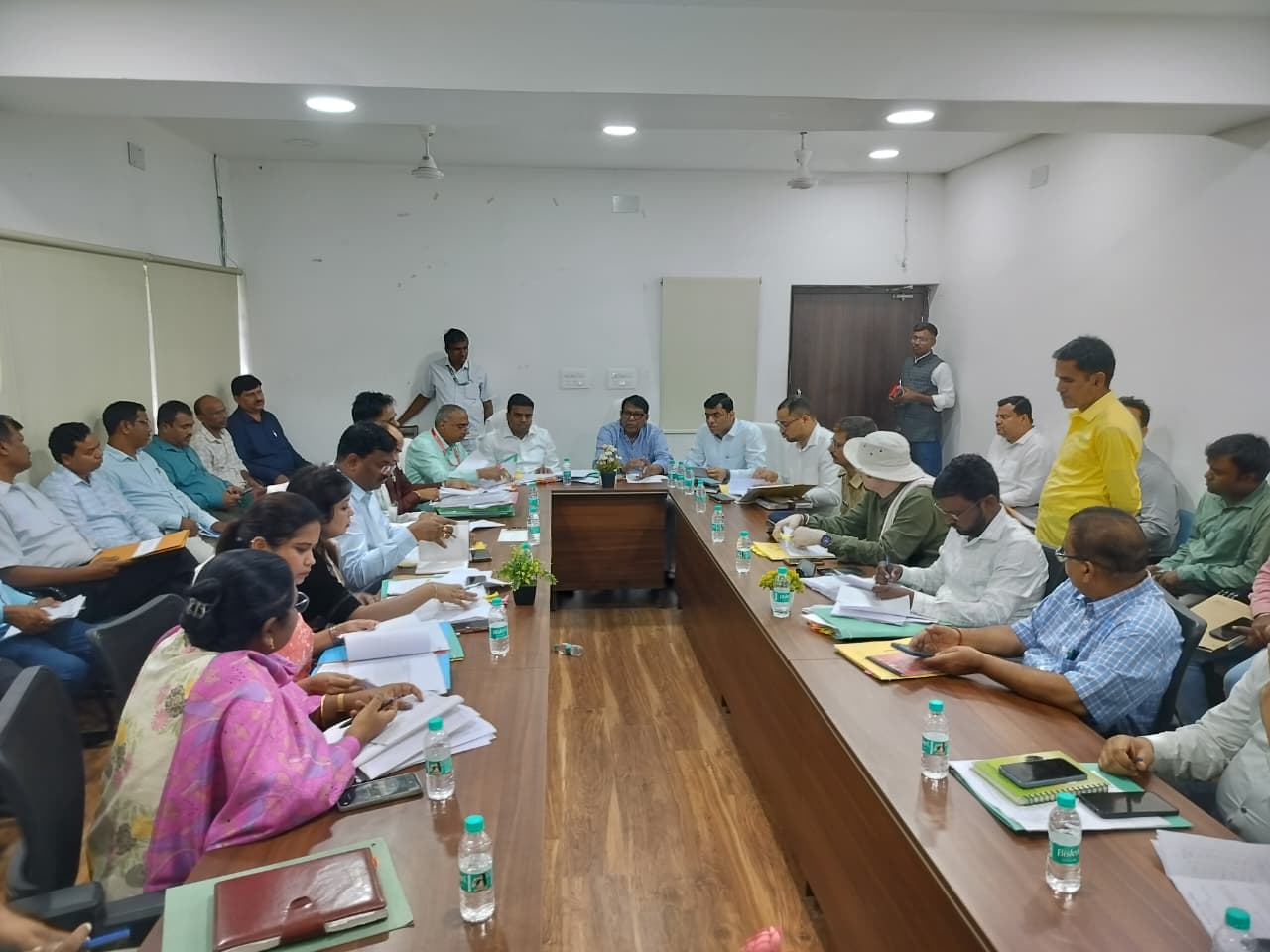 आंतरिक संसाधन व केंद्रीय सहायता योजनाओं की समीक्षा करने रामगढ़ पहुंची विधानसभा समिति