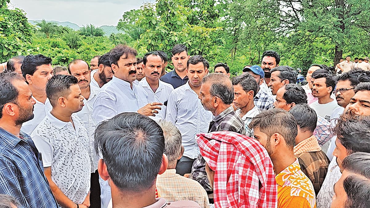 Sambalpur News: हिडिसिंंह सिंचाई प्रोजेक्ट के लिए जनसुनवाई का विस्थापित होने वाले परिवारों ने किया विरोध, जमीन नहीं खाली करने की चेतावनी दी