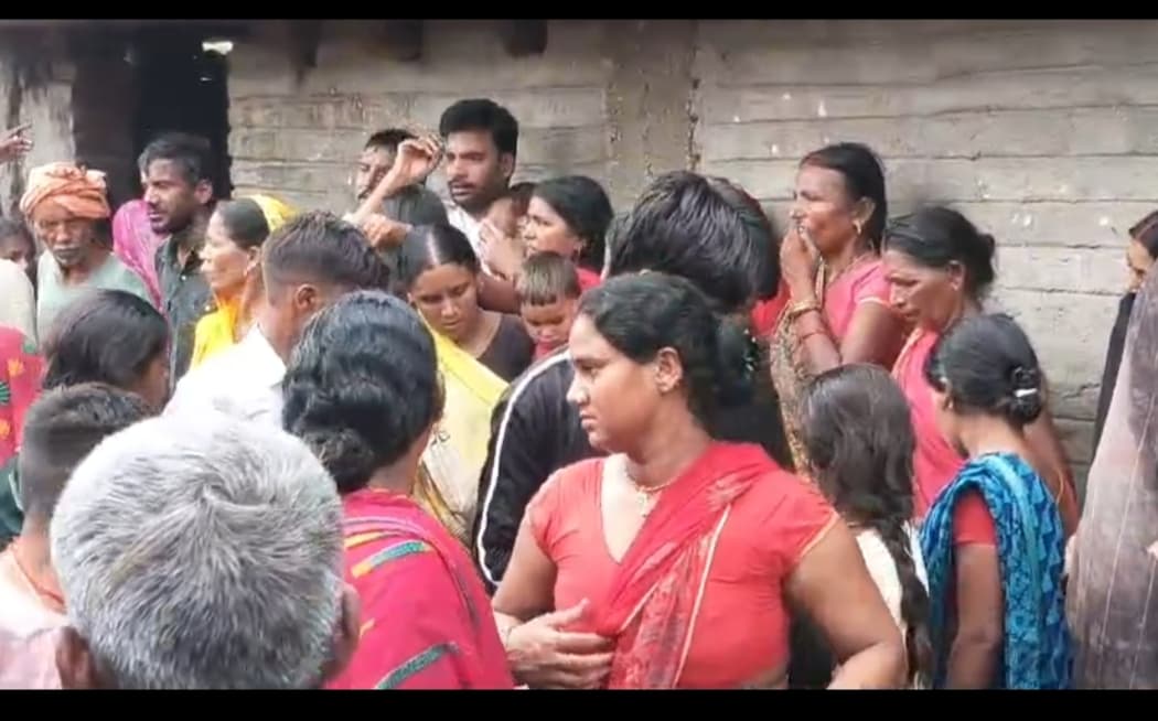 मुंबई में करंट लगने से मजदूर की मौत, गांव पहुंचा शव तो मचा कोहराम मुंबई में करंट लगने से मजदूर की मौत, गांव पहुंचा शव तो मचा कोहराम