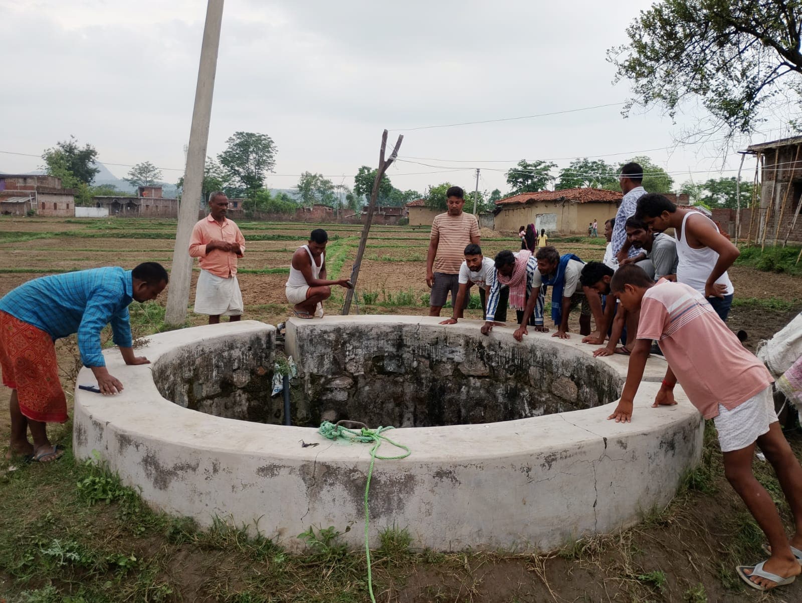 पति से विवाद में महिला ने दो मासूम बेटियों संग कुआं में लगाई छलांग, दोनों मासूम की मौत, जिंदा बची मां गयी  जेल