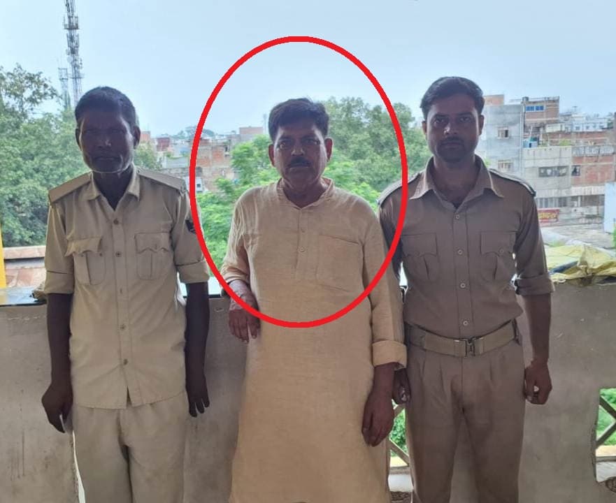 वाटर पैकिंग मशीन में 41 लाख के फ्रॉड में ड्रग विभाग का रिटायर कर्मी गिरफ्तार वाटर पैकिंग मशीन में 41 लाख के फ्रॉड में ड्रग विभाग का रिटायर कर्मी गिरफ्तार