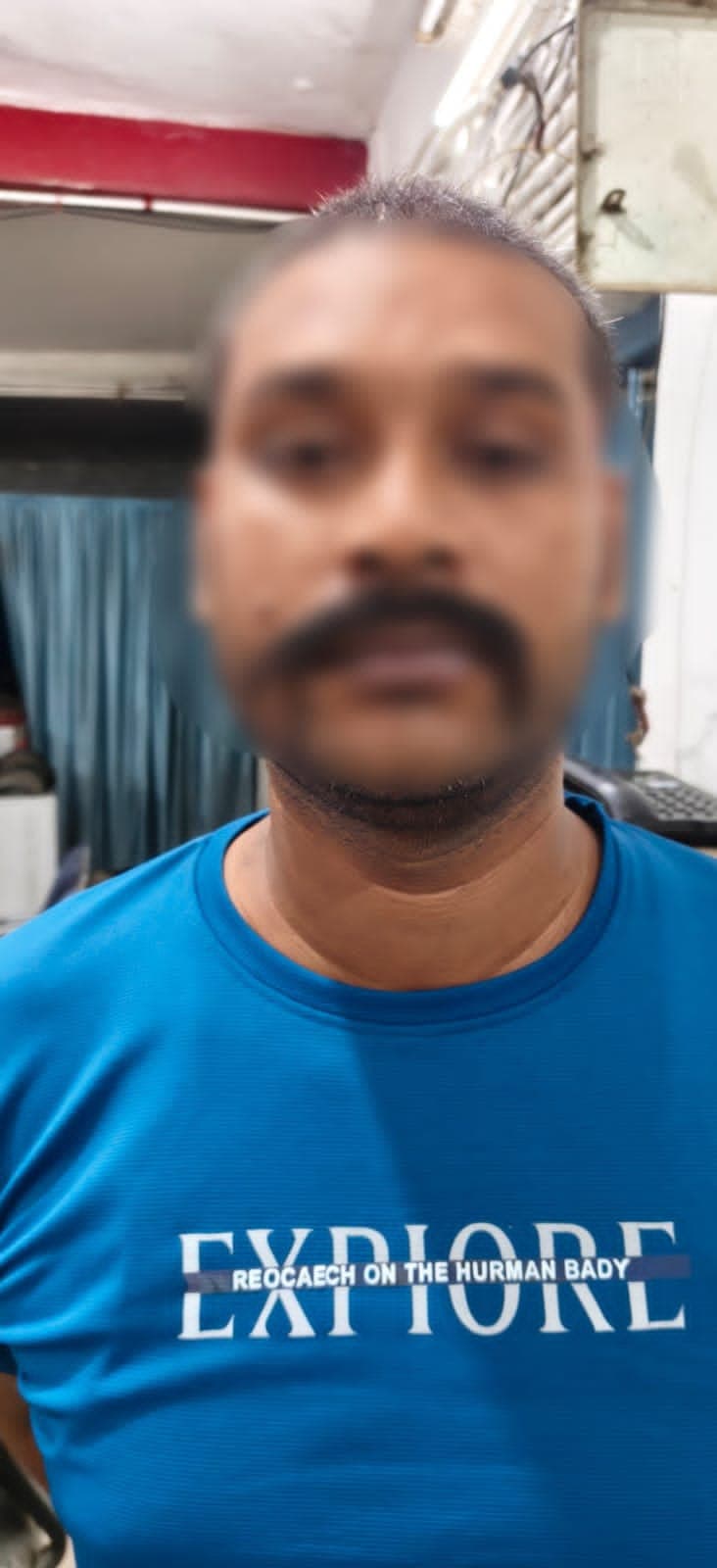 लूटकांड में फरार टॉप-10 अपराधी चढ़ा पुलिस के हत्थे, तीन साल से पुलिस के आंख में झौंक रहा था धूल लूटकांड में फरार टॉप-10 अपराधी चढ़ा पुलिस के हत्थे, तीन साल से पुलिस के आंख में झौंक रहा था धूल