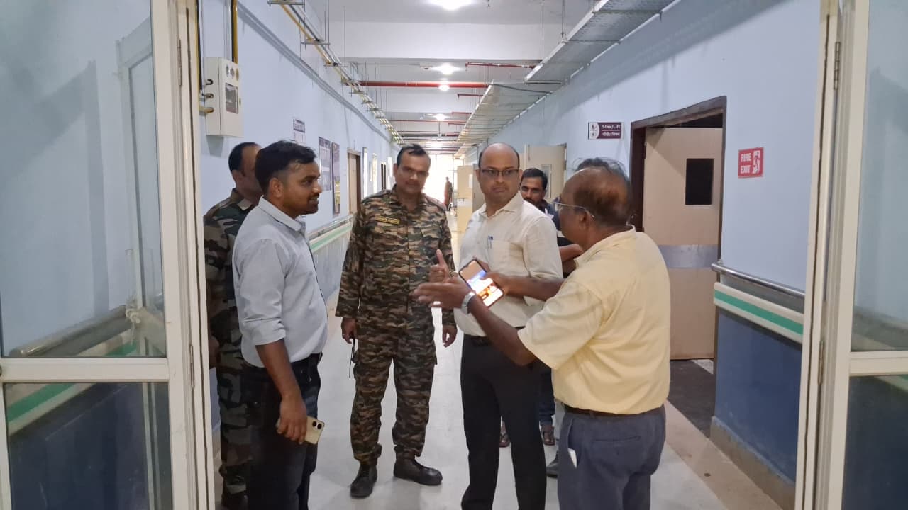 सदर अस्पताल और कुचायकोट सीएचसी में  एक साथ अधिकारियो की जांच, मिलीं गड़बड़ियां.