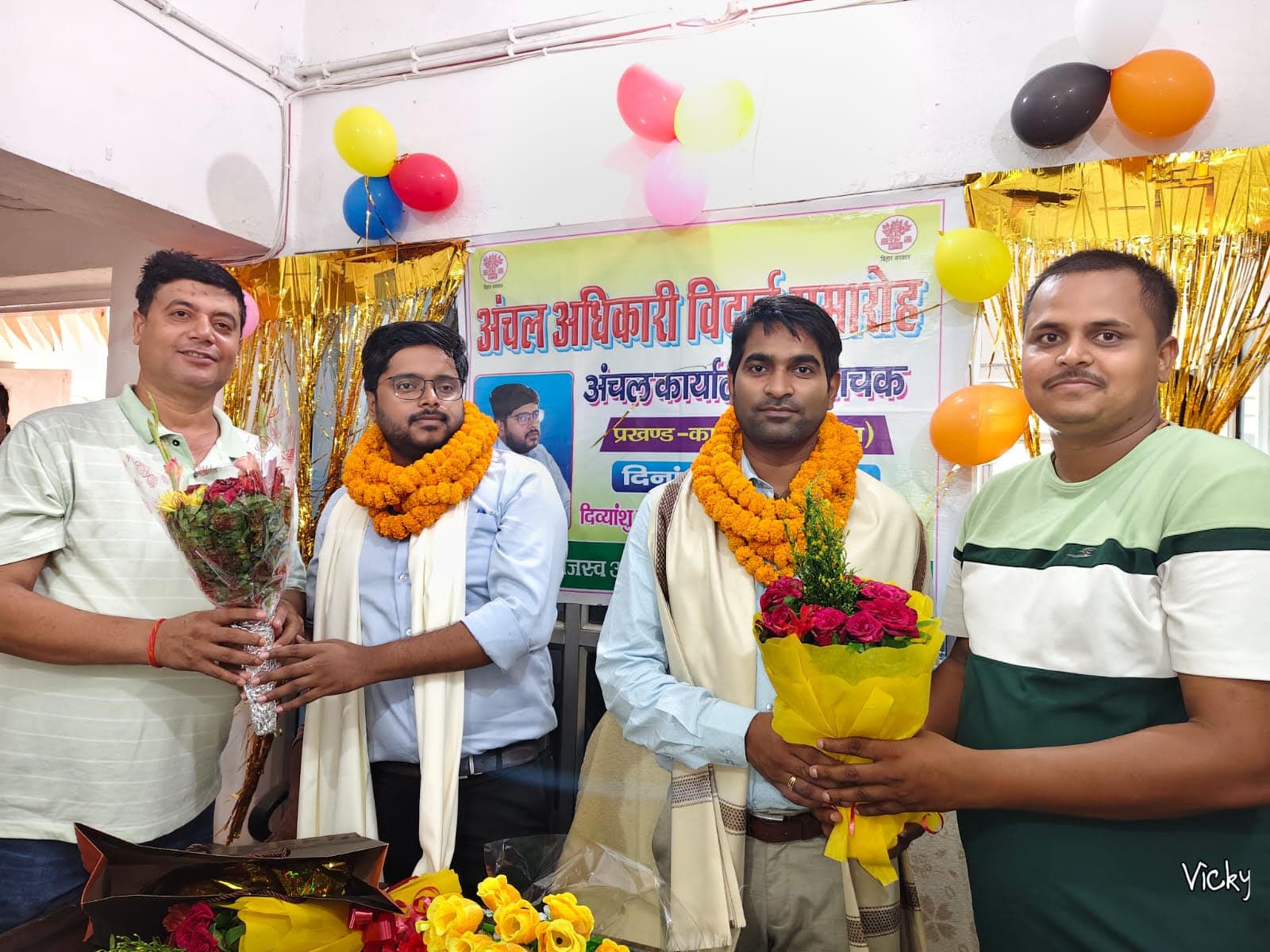 विदायी पर लोगों ने कहा : अधिकारी कम अभिभावक के रूप में ज्यादा दिखाई पड़े