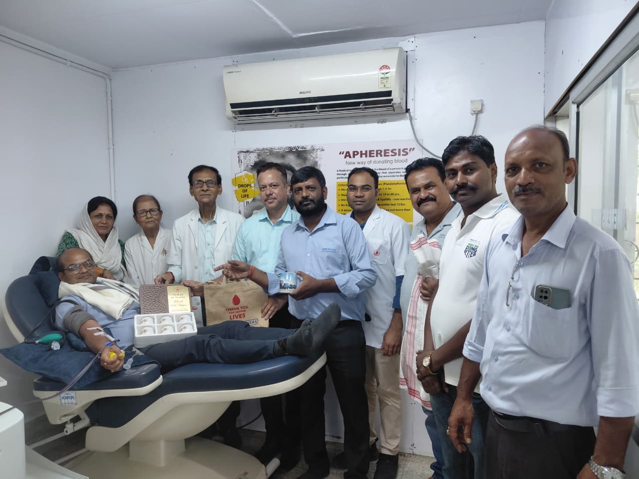 टाटा मोटर्स वर्कर्स यूनियन के उपाध्यक्ष प्रवीण कुमार ने लगाया रक्तदान का 'शतक'