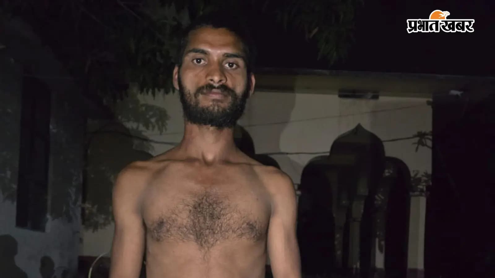 संदिग्ध युवक को ग्रामीणों ने पकड़कर पुलिस को सौंपा संदिग्ध युवक को ग्रामीणों ने पकड़कर पुलिस को सौंपा