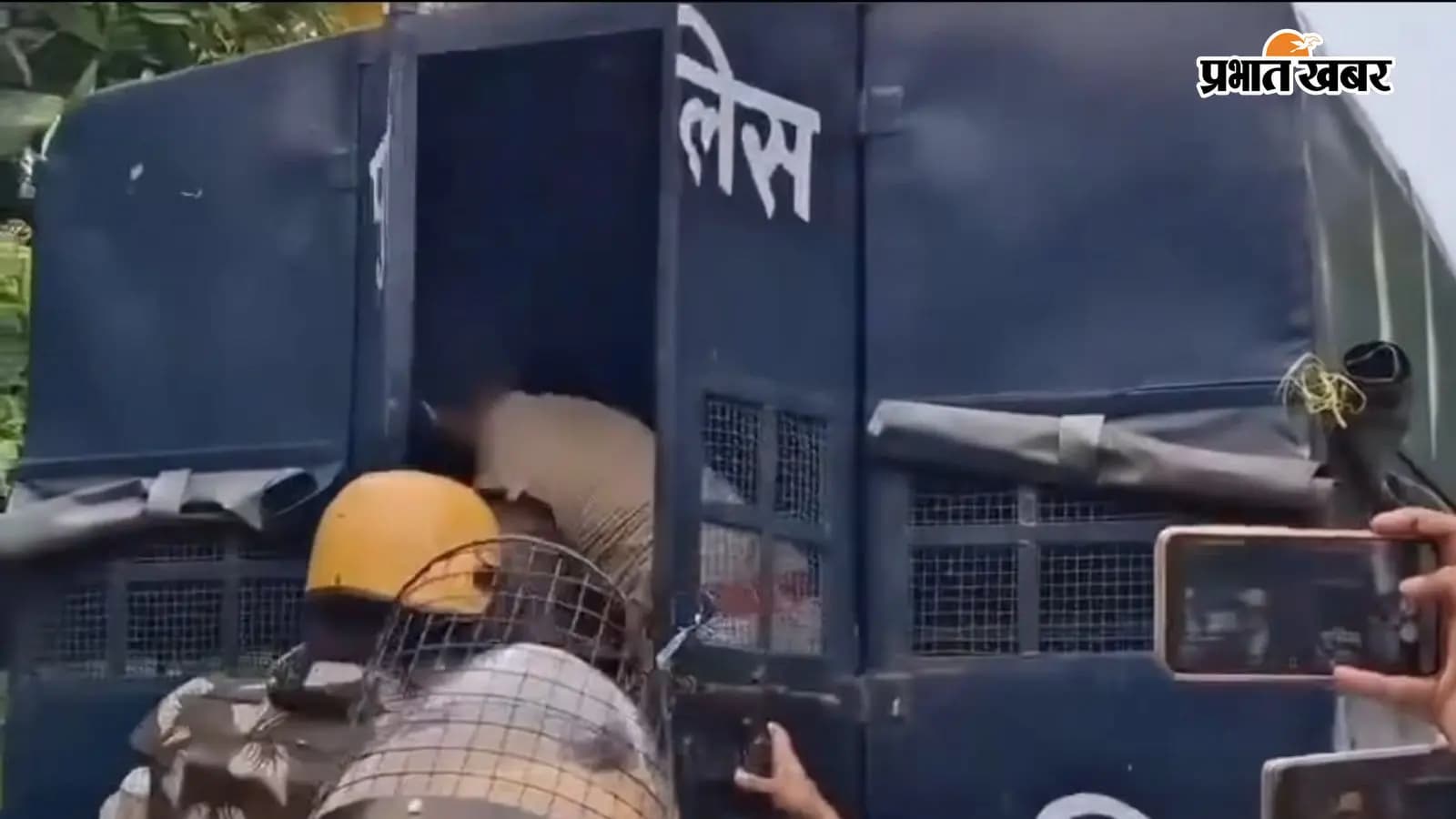थप्पड़ मारते SSP थप्पड़ मारते SSP