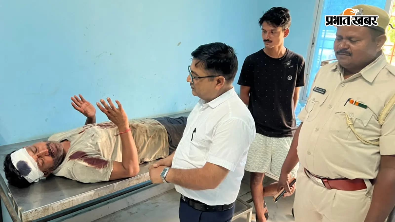 खाकी का कहर: बथुआ बाजार में मिठाई व्यवसायी को QRT जवानों ने बंदूक के कुंदे से पीटा, हालत गंभीर, रेफर खाकी का कहर: बथुआ बाजार में मिठाई व्यवसायी को QRT जवानों ने बंदूक के कुंदे से पीटा, हालत गंभीर, रेफर