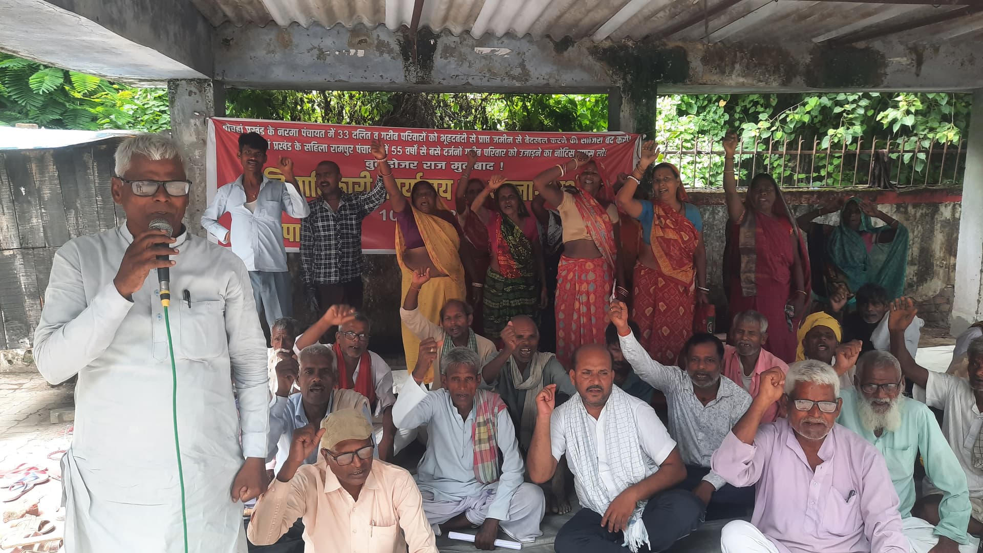 गरीबों को बेदखल करने और उजाड़ने के खिलाफ जिलाधिकारी कार्यालय पर भाकपा-माले का धरना