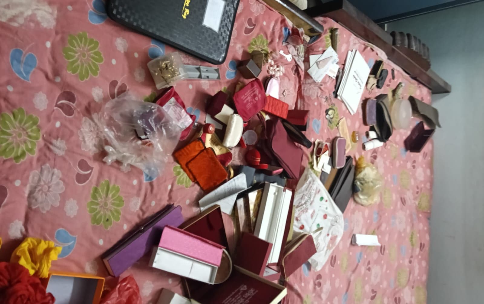 पटना इलाज कराने गए परिवार के बंद घर में लाखों की चोरी, सीसीटीवी खंगाल रही पुलिस