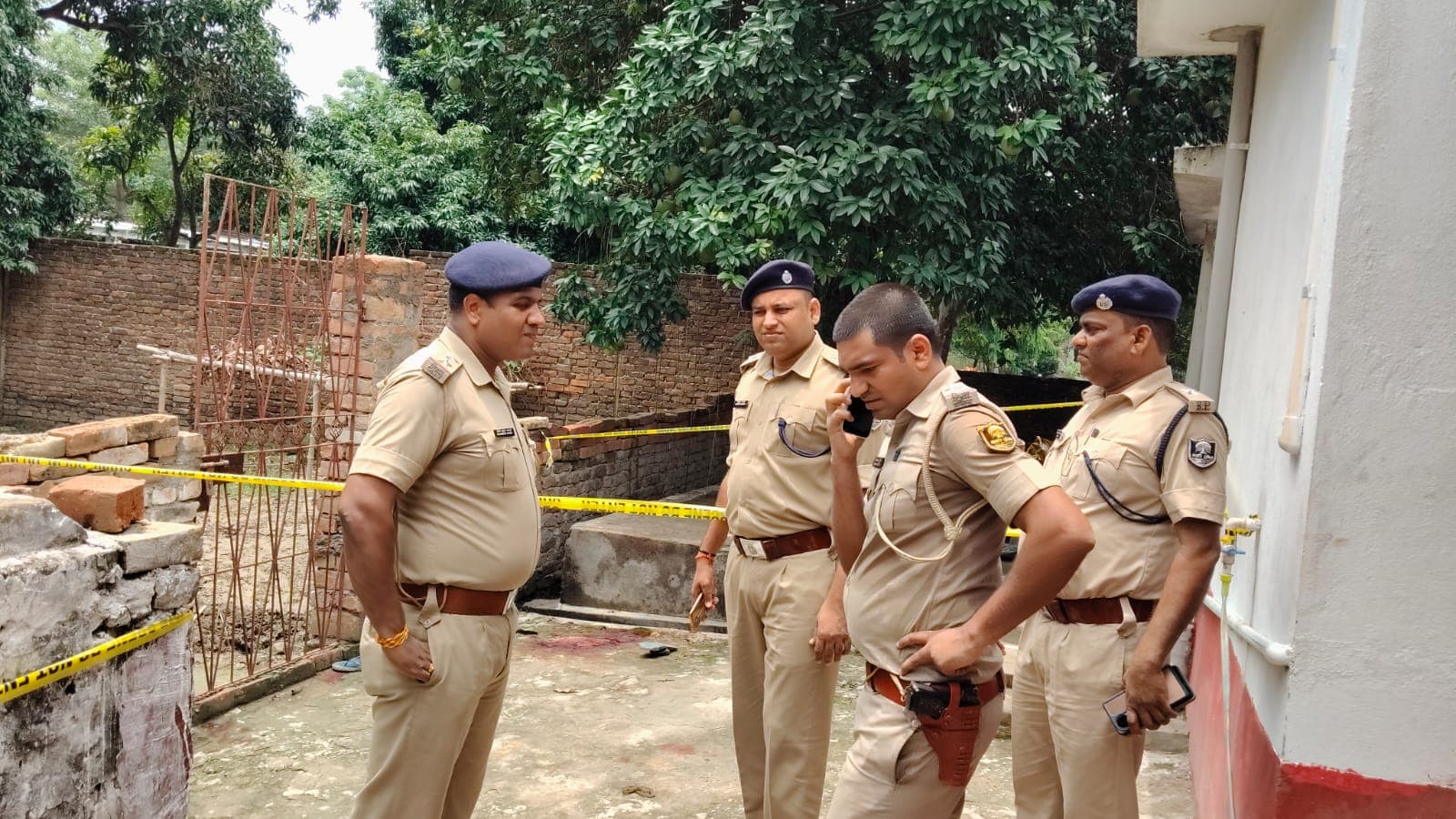 रात्रि प्रहरी हटाने के विवाद में किसान पर ताबड़तोड़ चाकू से हमला, बचाने पहुंची महिला भी घायल