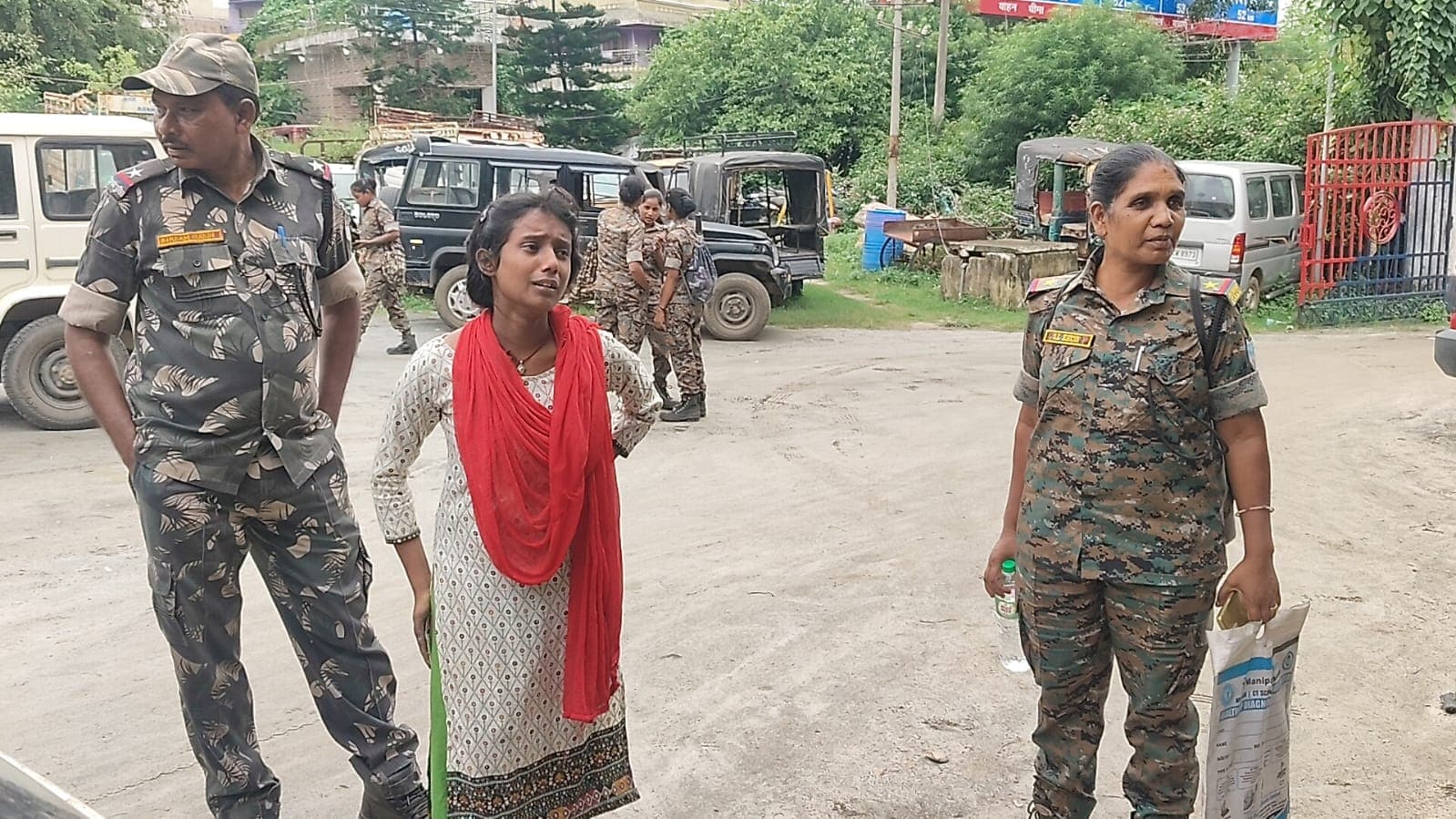 गुमला : पुटू बेचकर जोड़े थे कॉलेज में दाखिले के पैसे, एडमिशन से एक दिन पहले चोरी, थाना पहुंच फूट-फूटकर रो पड़ी छात्रा