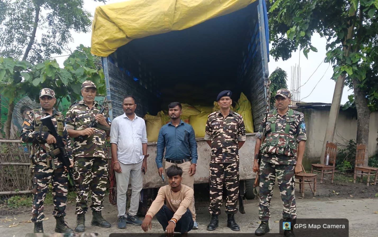 78 बोरी यूरिया व मिनी ट्रक जब्त, चालक गिरफ्तार
