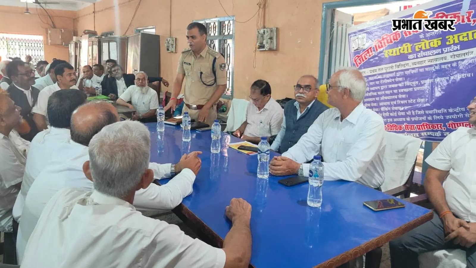 कार्यक्रम में जानकारी देते ट्रैफिक डीएसपी कार्यक्रम में जानकारी देते ट्रैफिक डीएसपी