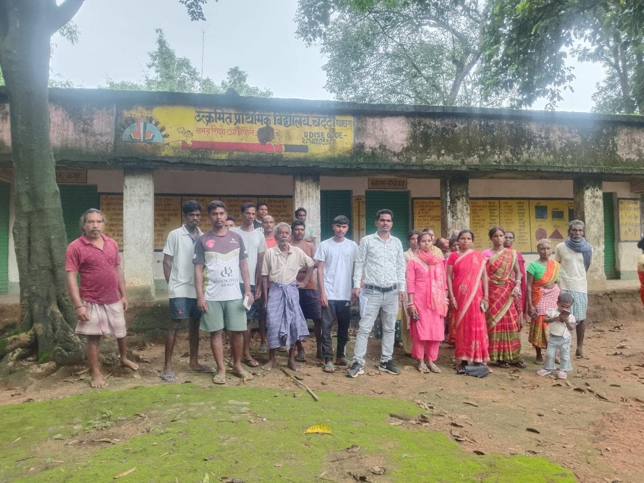 तीन माह से बंद है नव प्राथमिक विद्यालय, ग्रामीणों ने शिक्षकों की नियुक्ति की उठायी मांग