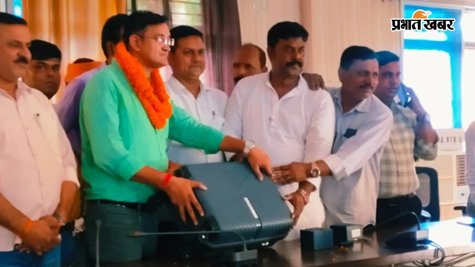 सीओ को बिदाई देते जनप्रतिनिधि