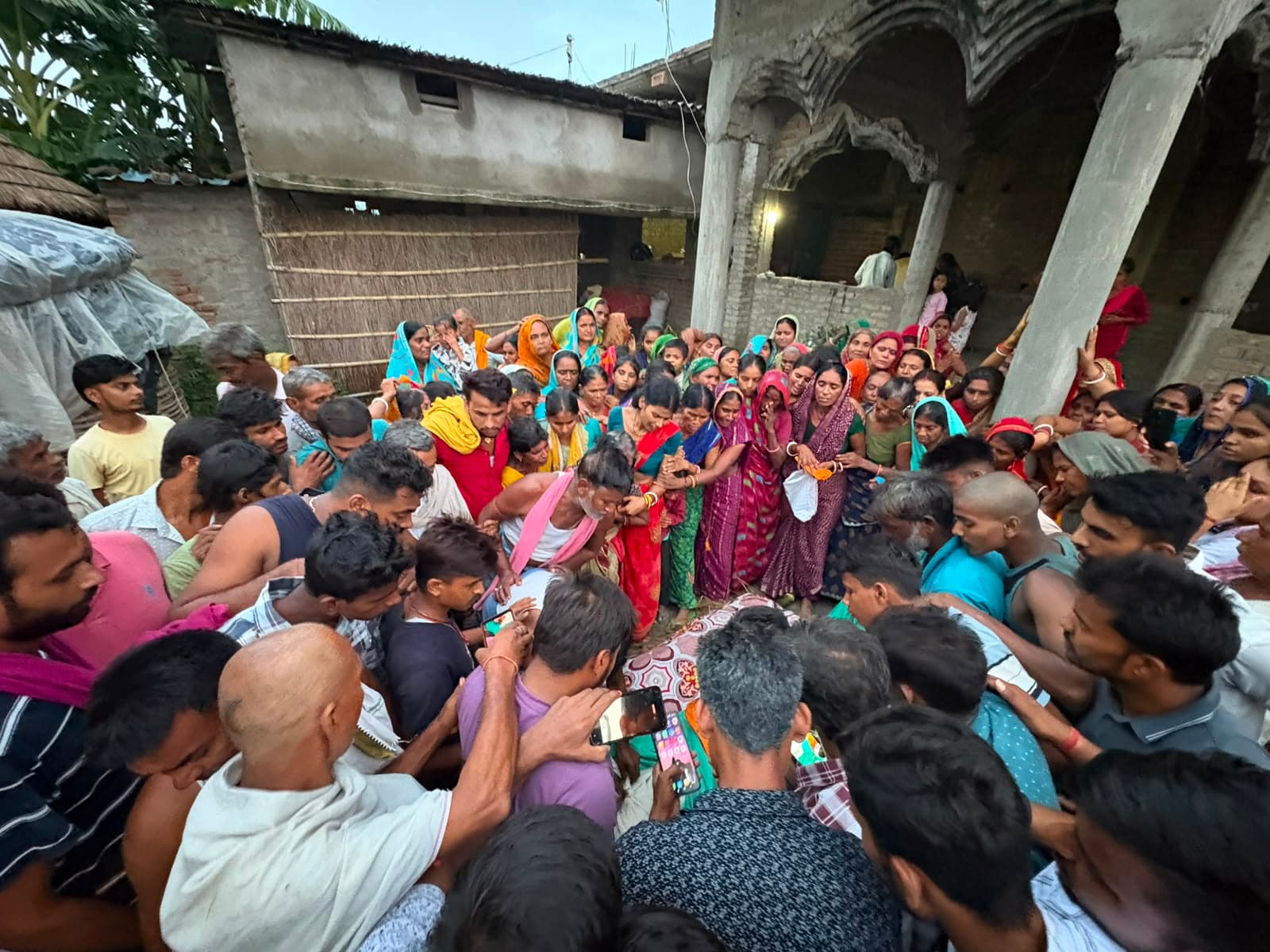 वैशाली: कार की टक्कर से घायल युवक का नौ दिन बाद इलाज के दौरान मौत, गांव पहुंचते ही मचा कोहराम
