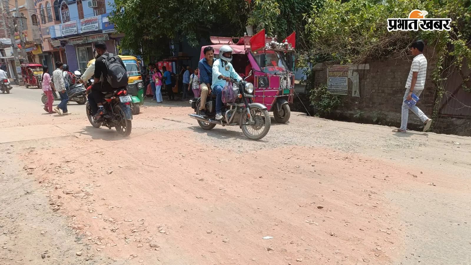 सड़क निर्माण।