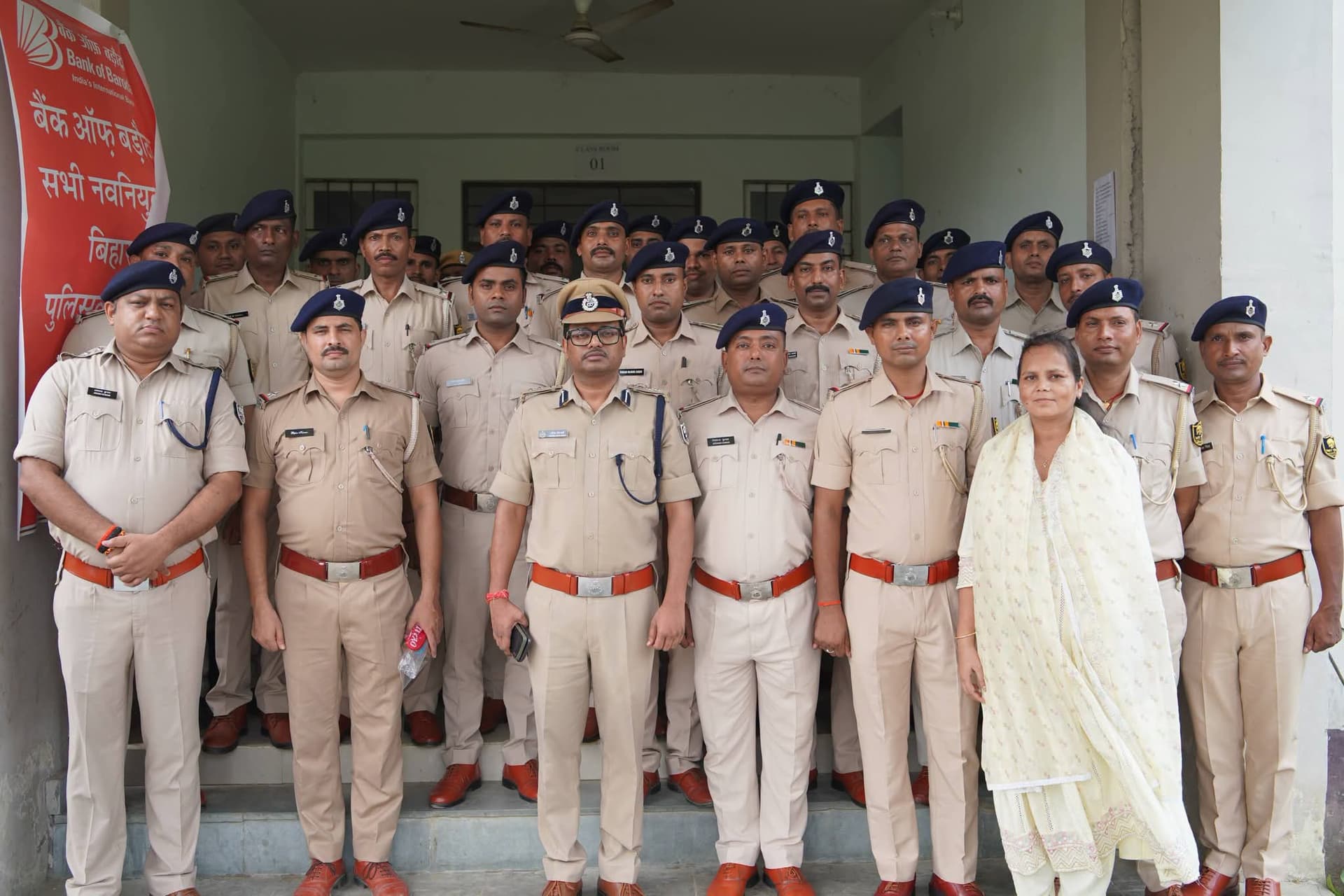 औरंगाबाद पुलिस केंद्र में 48 पुलिस अधिकारियों को मिली एएसआई की जिम्मेदारी, कंधों पर सजे स्टार