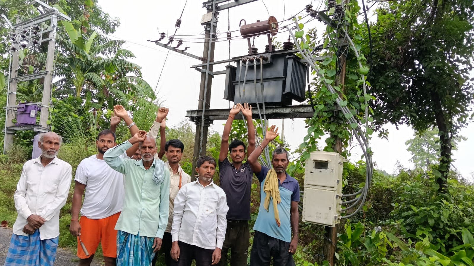 48 घंटे से अंधेरे में डूबी दलित बस्ती, बिजली बहाल को लेकर ग्रामीणों का फूटा गुस्सा