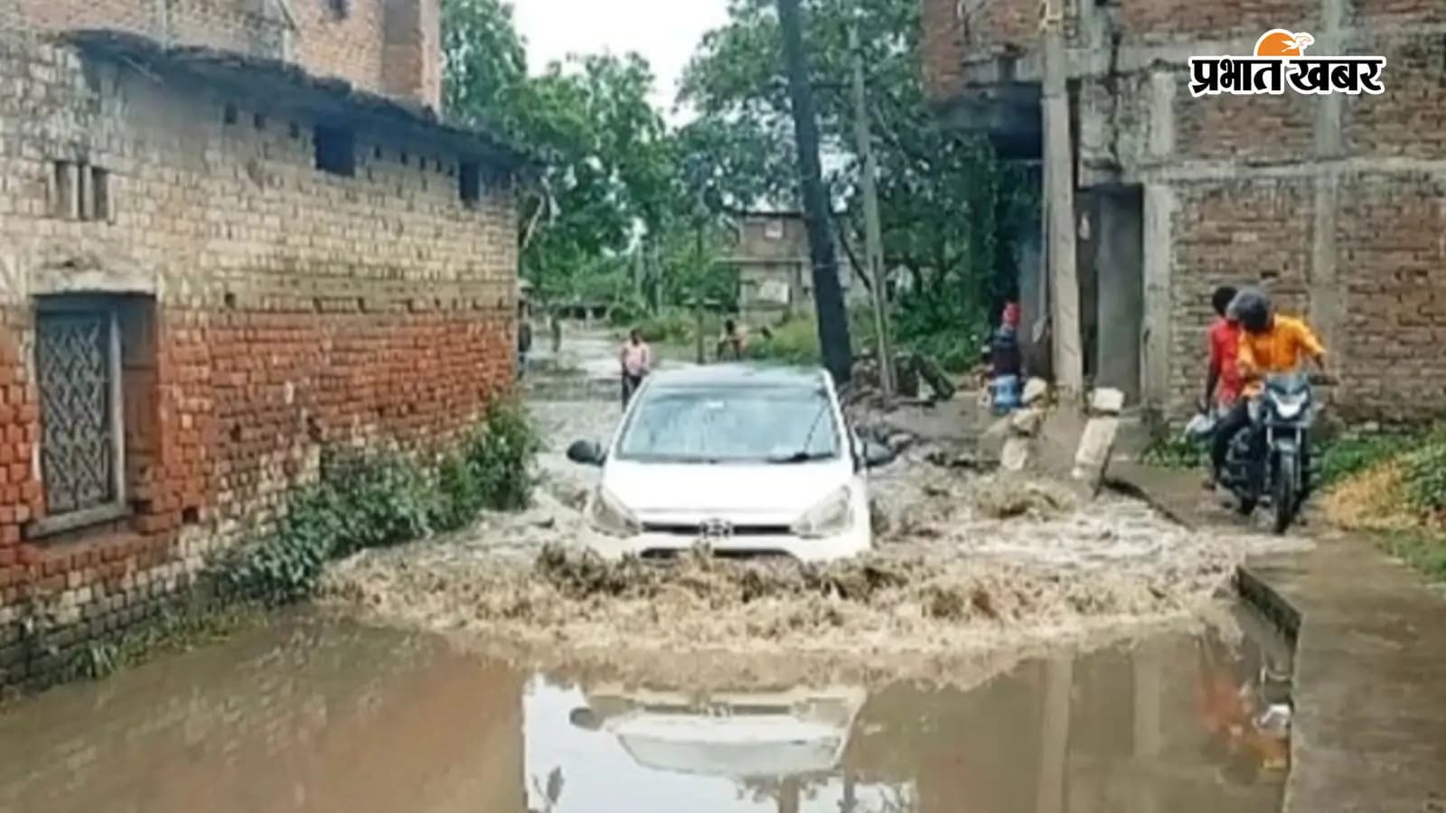 विकास के दावों पर भारी जलजमाव,वीरपुर में सड़कें बदहाल,जनप्रतिनिधियों पर ग्रामीणों का फूटा गुस्सा विकास के दावों पर भारी जलजमाव,वीरपुर में सड़कें बदहाल,जनप्रतिनिधियों पर ग्रामीणों का फूटा गुस्सा