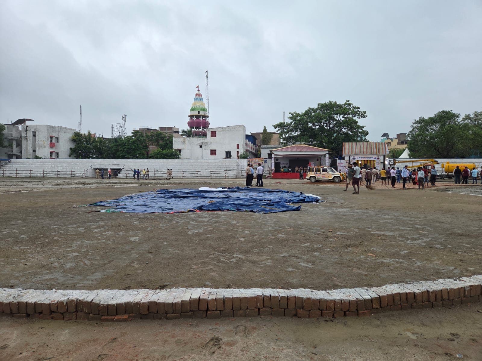 सीएम सम्राट चौधरी के दौरे से पहले बिगड़ा हाजीपुर का मौसम, तिरपाल से ढका गया हेलीपैड, प्रशासन अलर्ट, कई सड़कें बंद