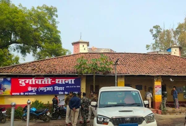 कैमूर में तस्कर पर  पुलिस का शिकंजा, दुर्गावती में कंटेनर से 28 पशु बरामद, चार दिनों में चौथी बड़ी कार्रवाई