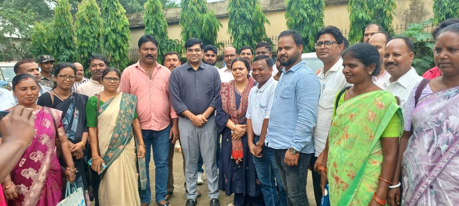 ग्रामीण विकास मंत्री को ग्रामीणो ने महुआडांड़ प्रखंड की समस्याओं से कराया अवगत
