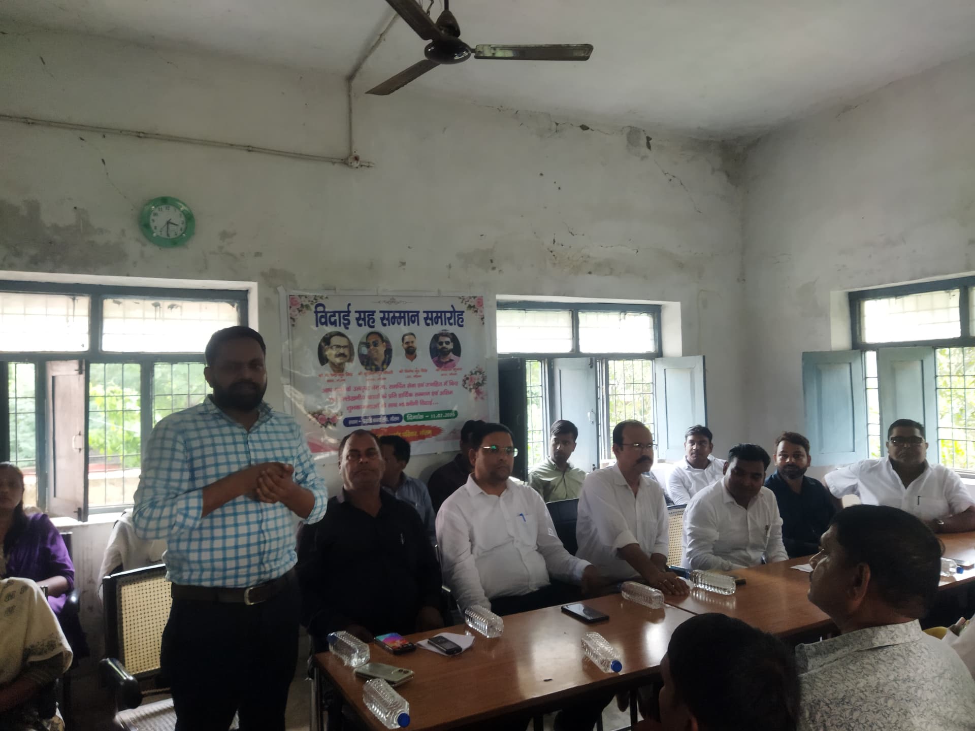 Bettiah News: नौतन में बीडीओ समेत सात पदाधिकारियों को भावभीनी विदाई