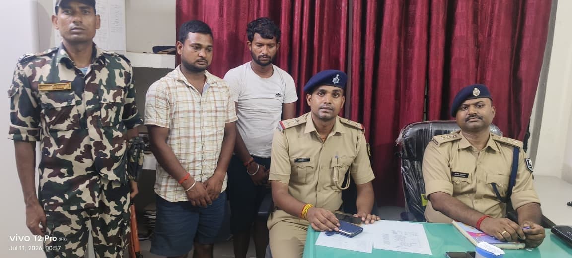 चापाकल के पास गड्ढे में छिपाकर रखी थी स्मैक, पुलिस ने 97 ग्राम नशीला पदार्थ बरामद कर दो को पकड़ा