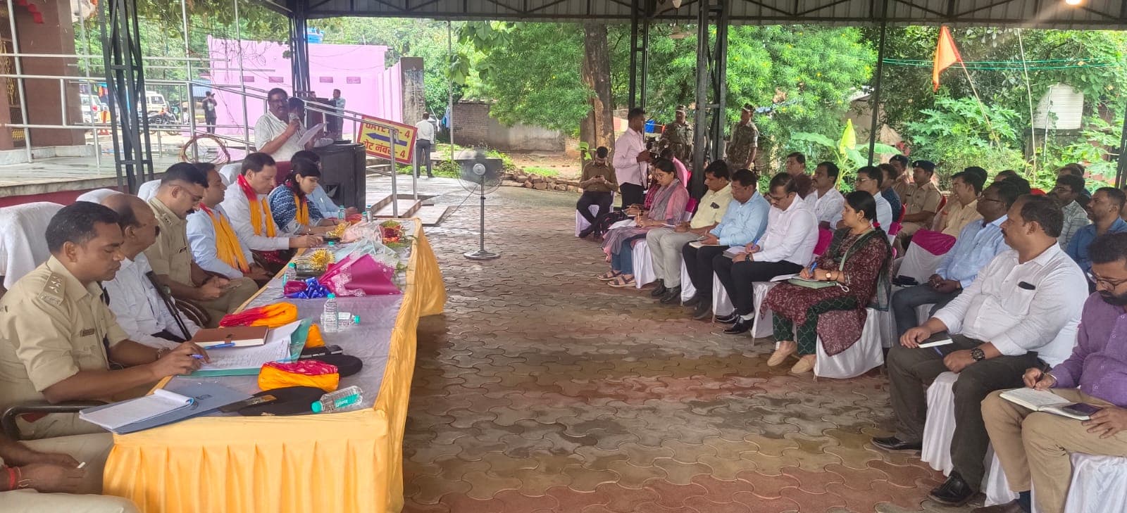 आम्रेश्वर धाम प्रबंध समिति के साथ जिला प्रशासन ने की बैठक आम्रेश्वर धाम प्रबंध समिति के साथ जिला प्रशासन ने की बैठक