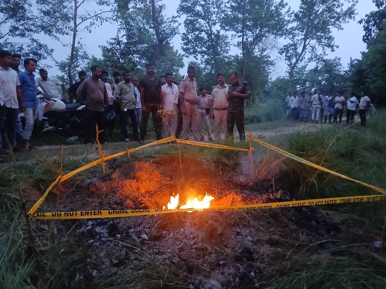 छौड़ादानो में नवविवाहिता की हत्या का आरोप, श्मशान से बरामद हुए शव के अवशेष