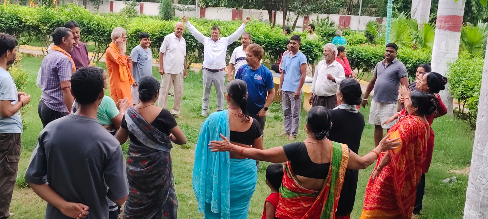 औरंगाबाद के पार्कों में बढ़ा योग का क्रेज, लाफ्टर योग से गूंज रहे ठहाके, फिटनेस के लिए उमड़ रही भीड़