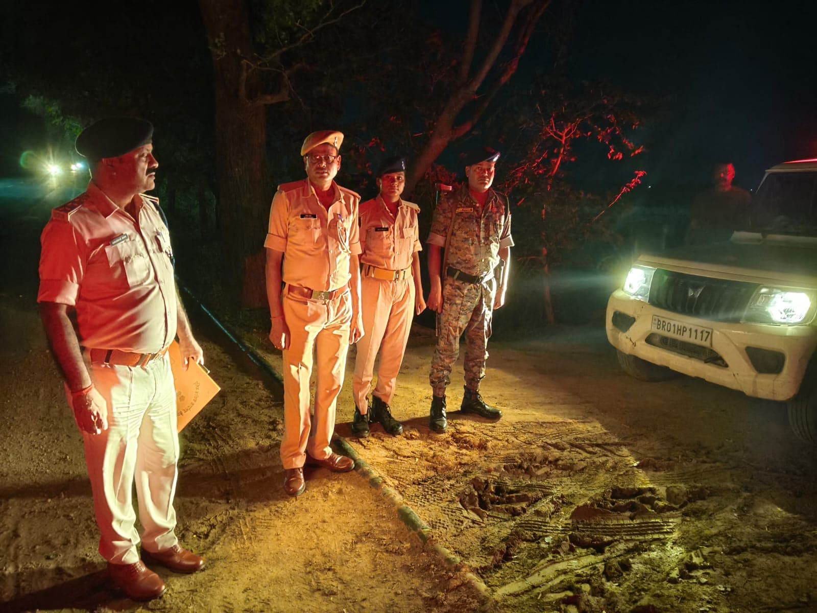 कैमूर में पुलिस का सुपर पेट्रोलिंग अभियान; रात में कड़ी निगरानी  के बीच संदिग्धों की जांच