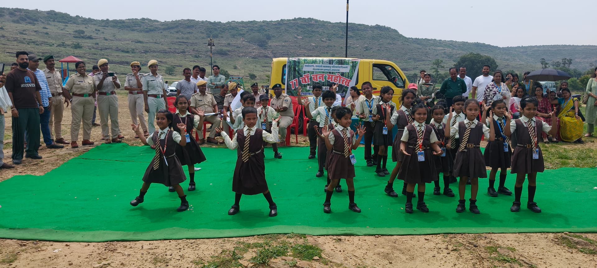 सासाराम में वन महोत्सव, पेंटिंग प्रतियोगिता में बच्चों ने दिखाई रचनात्मकता