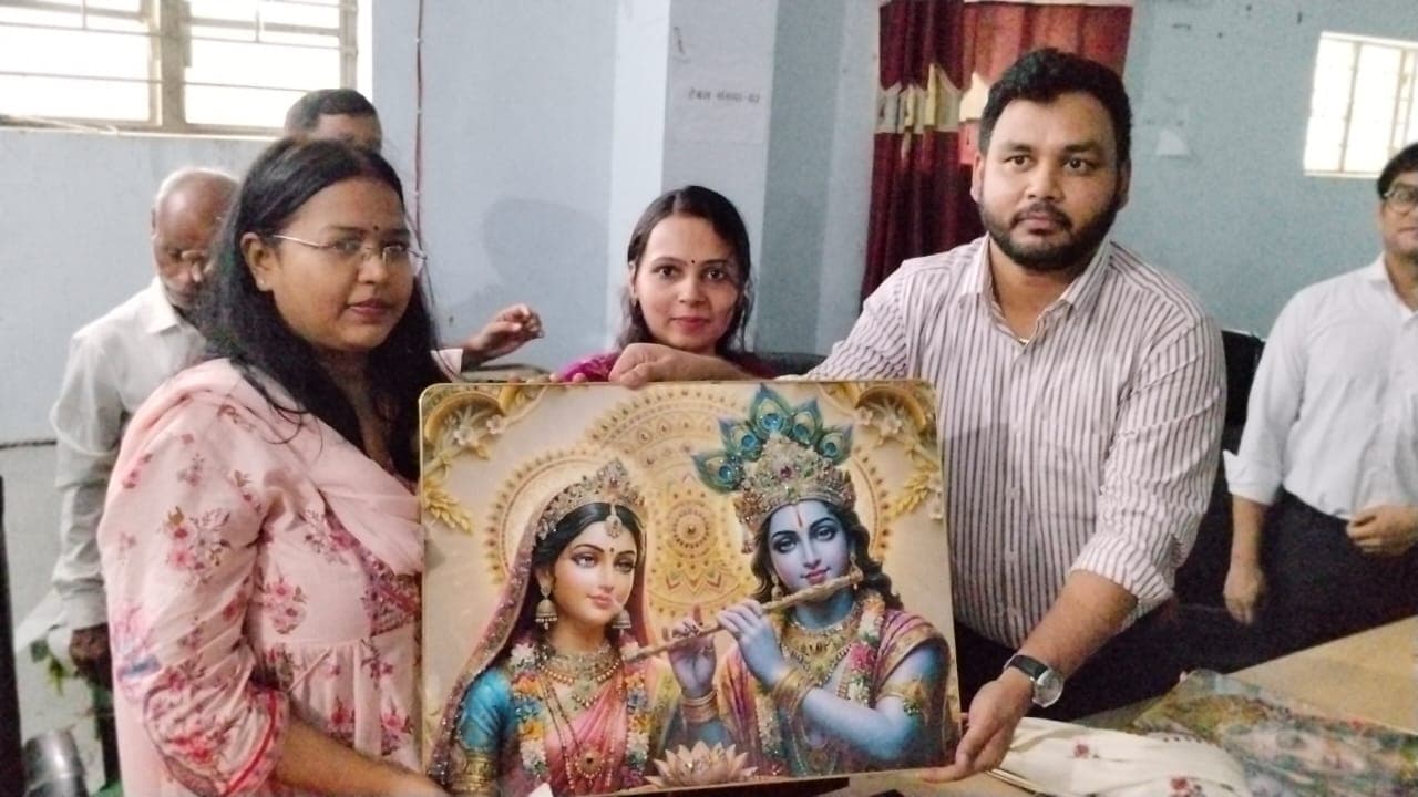 कटिहार की निवर्तमान सीओ स्नेहा कुमारी को भावभीनी विदाई, नई अंचलाधिकारी हिंदुजा भारती ने संभाला पदभार