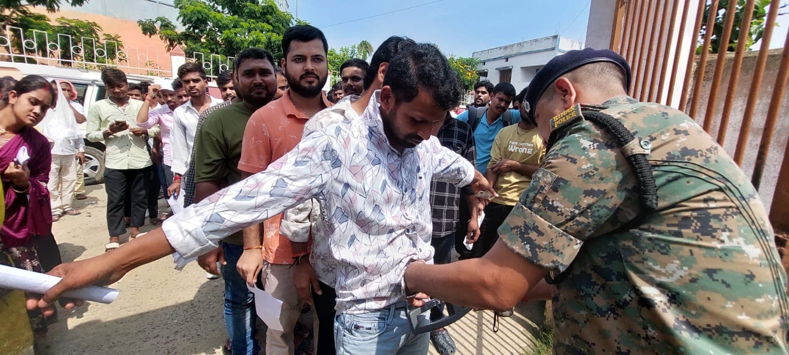 लखीसराय के 11 केंद्रों पर उत्पाद अवर निरीक्षक परीक्षा शुरू: 4,854 परीक्षार्थी शामिल