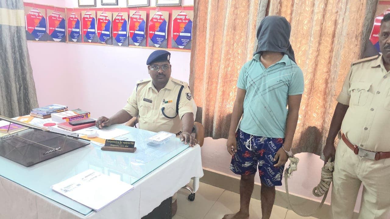 वैशाली में टेंपो लूटकांड का खुलासा, एक आरोपी गिरफ्तार, लूटा गया मोबाइल बरामद