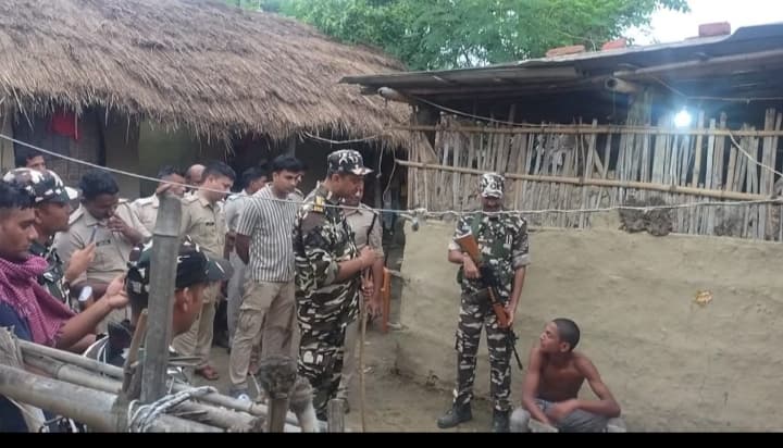 लौकहा में अवैध वधशाला पर एसएसबी और पुलिस की संयुक्त छापेमारी, 14 मवेशी बरामद