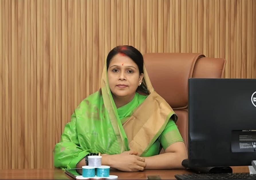 जर्जर सड़कों और नालों की समस्या सुधारने को आगे आईं मेयर, जनता से मांगी रिपोर्ट
