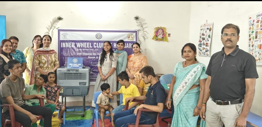 उम्मीद विद्यालय में विद्यार्थियों की सुविधा के लिए लगाया गया एयर कूलर