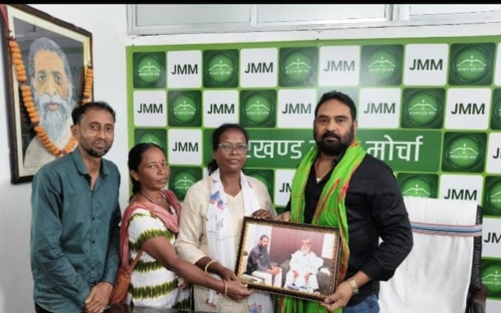 झामुमो के प्रतिनिधिमंडल ने विनोद पांडेय से मुलाकात की