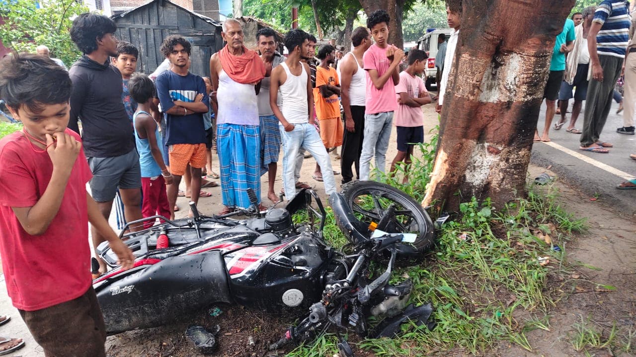 वैशाली में बहन के घर से लौट रहे युवक की बाइक अनियंत्रित होकर पेड़ से टकराई, मौके पर हुई मौत