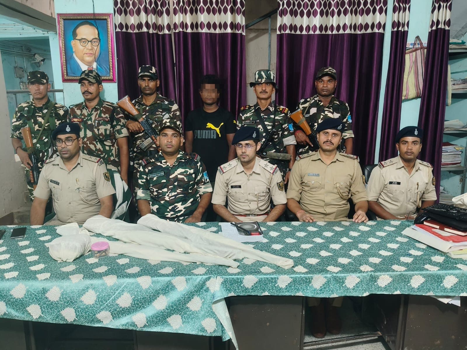 बैरगनिया में SSB और पुलिस की बड़ी कार्रवाई, 3 बंदूक और चरस के साथ कुख्यात फैजल मंसूरी गिरफ्तार