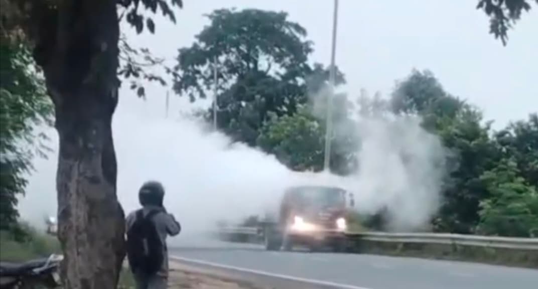 खगड़िया में सुबह-सुबह टला बड़ा हादसा, CNG सिलेंडर लदे ट्रक से गैस लीक, NH-31 पर मची अफरा-तफरी
