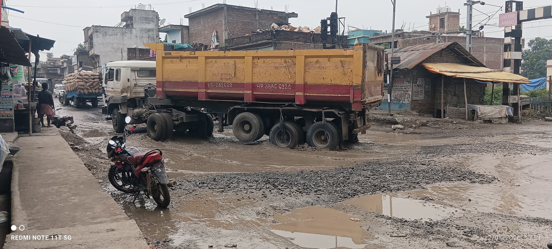 NH-80 की बदहाली से मिर्जाचौकी बेहाल, 2-3 फीट गड्ढों में फंसी बिहार-झारखंड की लाइफलाइन
