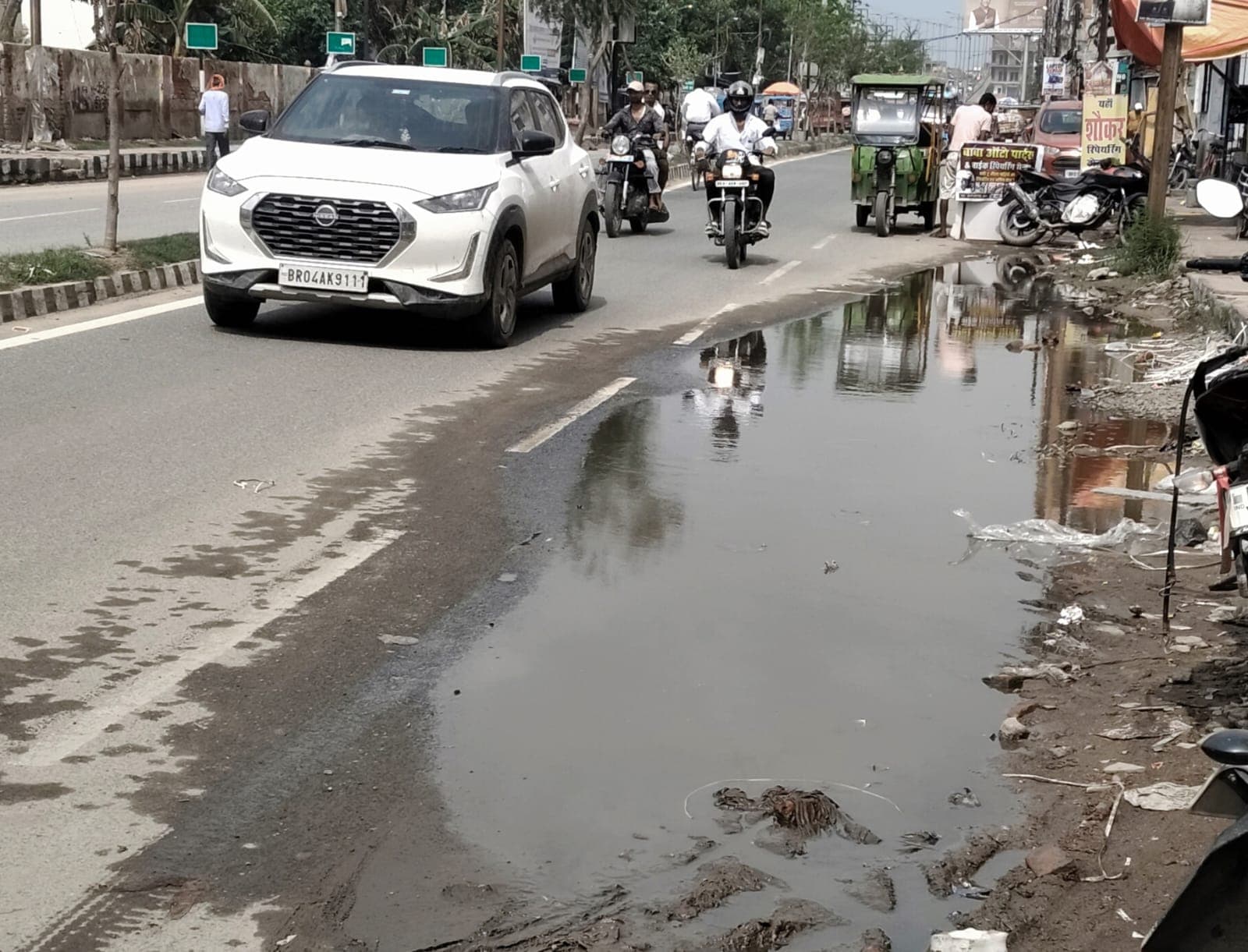 बारिश में खुली सफाई व्यवस्था की पोल, छपरा की वीआईपी सड़कें भी जलजमाव से बेहाल