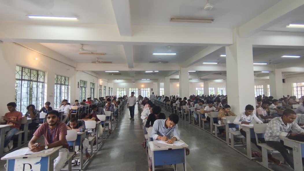 कटिहार पॉलिटेक्निक में सप्लीमेंट्री परीक्षा शुरू, 22 कॉलेजों के छात्र दे रहे परीक्षा